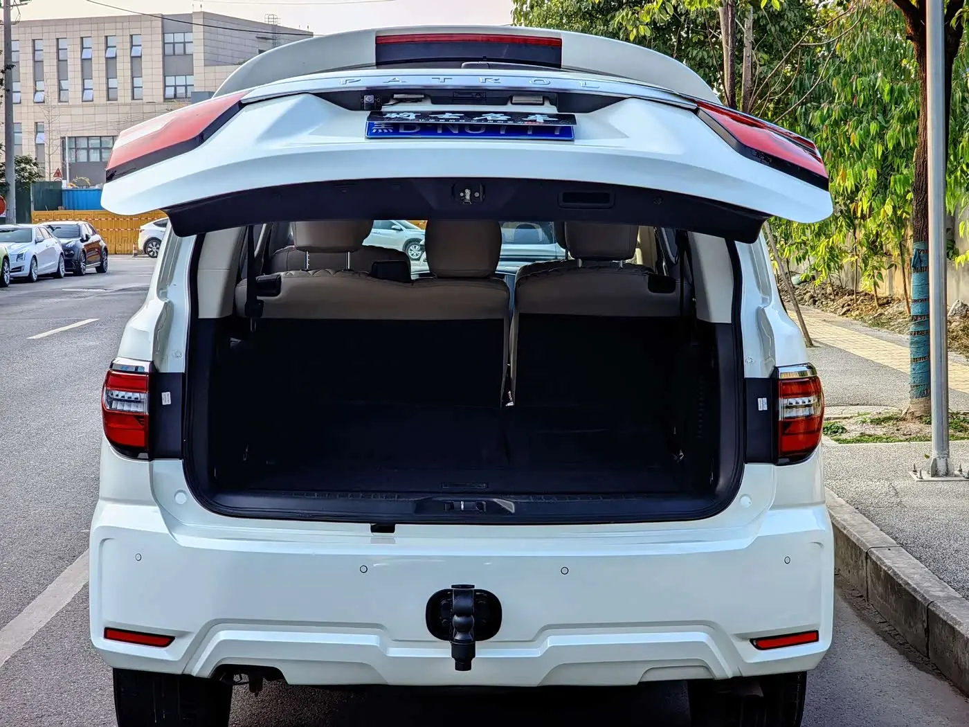 Nissan Patrol 2017 — Photo 19/20