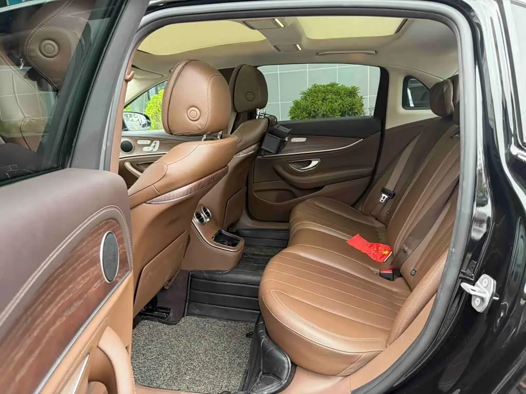 Mercedes-Benz E-Class 2021 — Photo 4/8