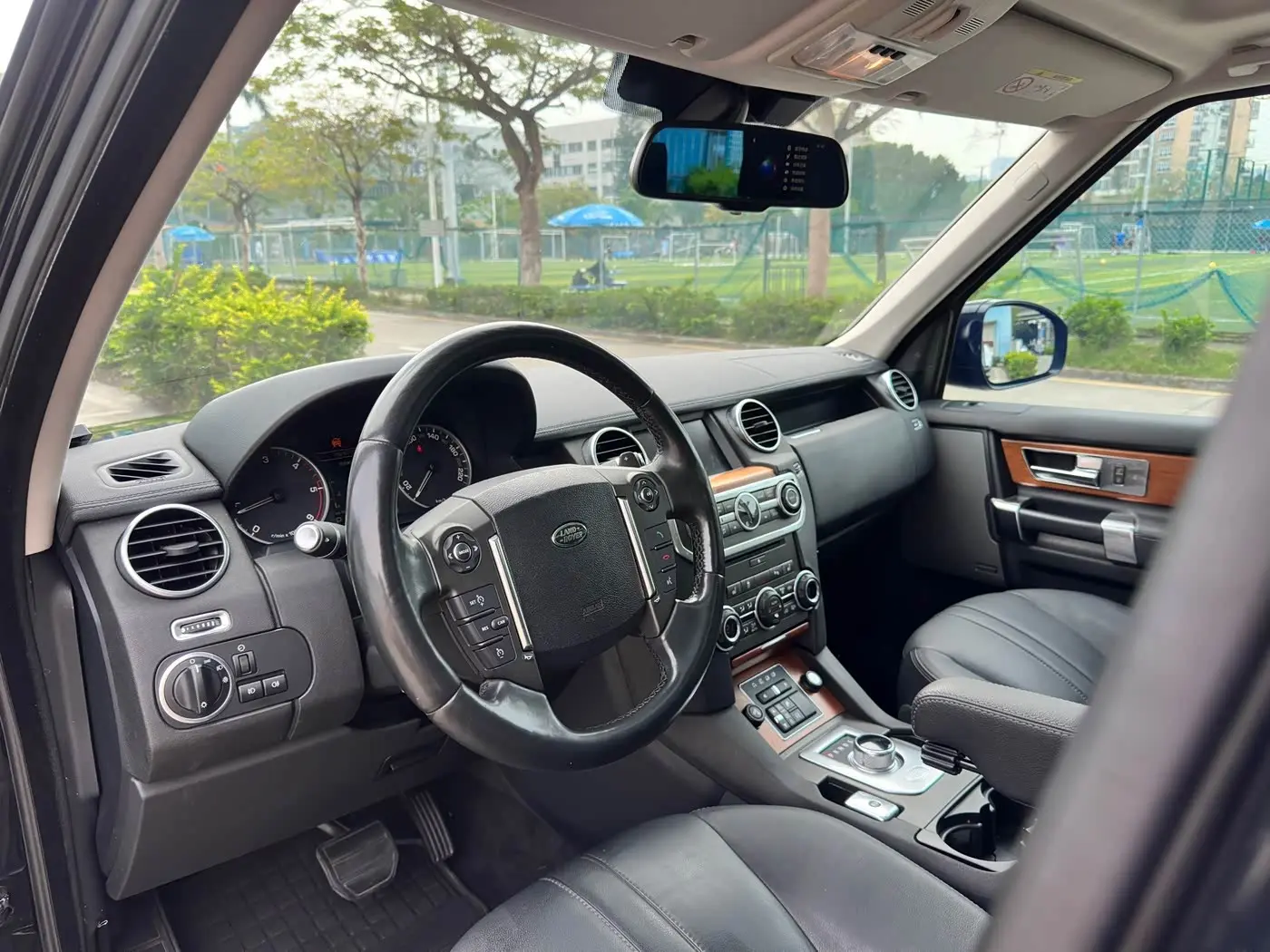 Land Rover Discovery 2015 — Photo 7/20