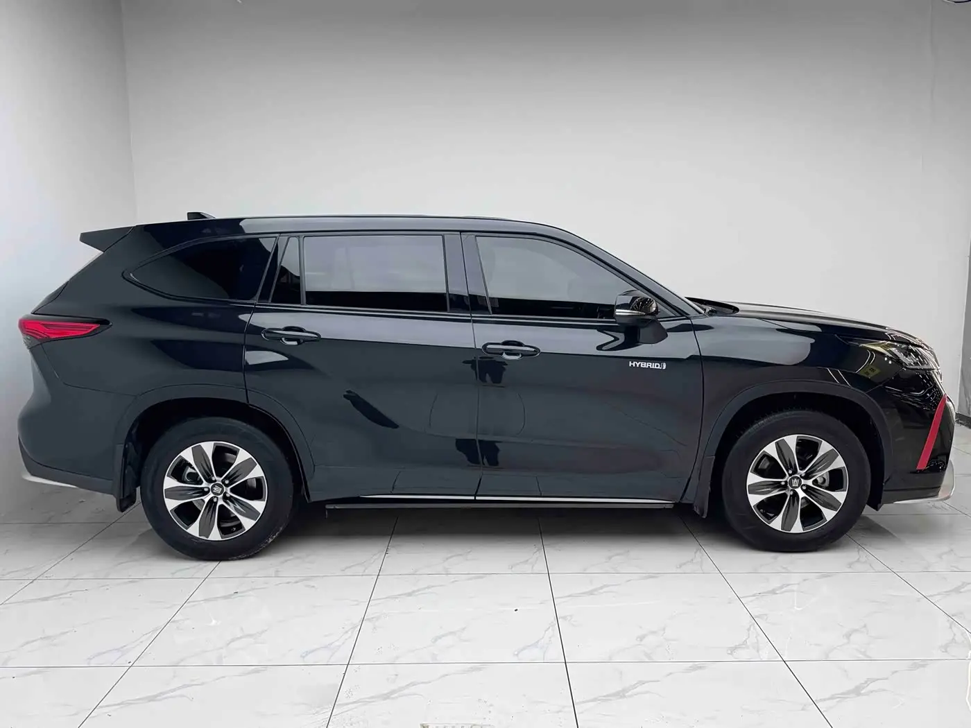 Toyota Crown Kluger 2021 — Photo 16/16