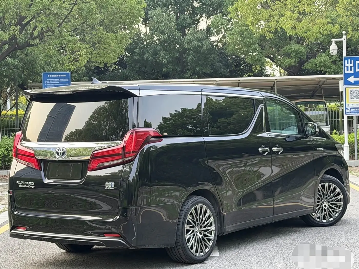 Toyota Alphard 2021 — Photo 18/18
