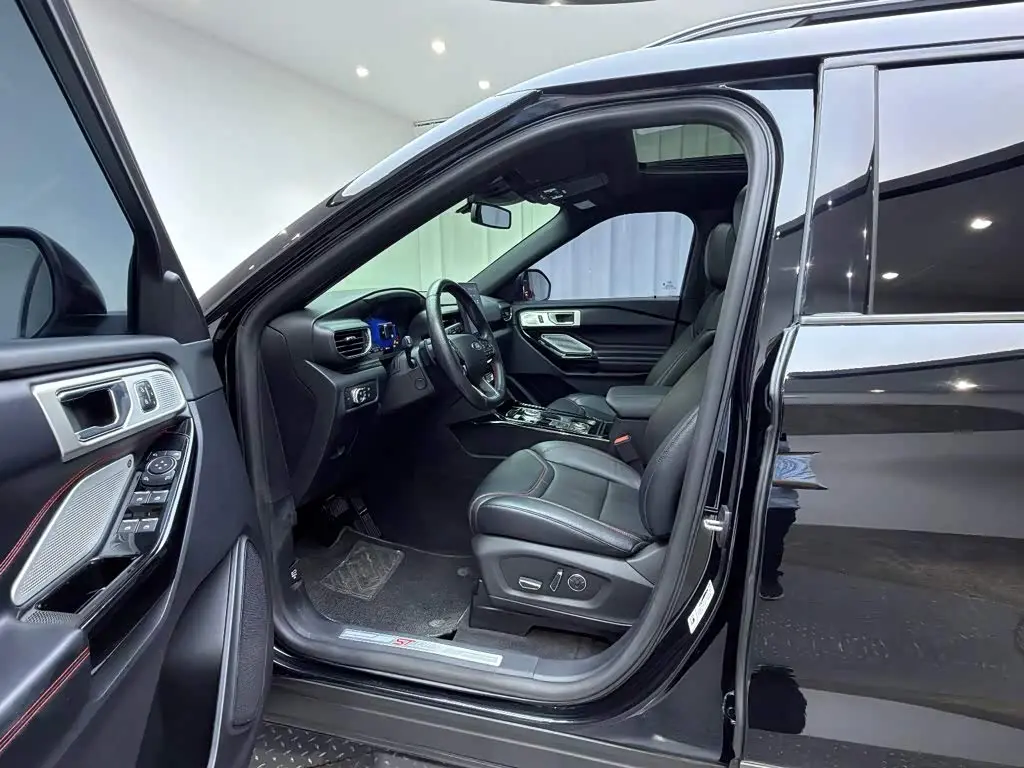 Ford Explorer 2020 — Фото 13/17