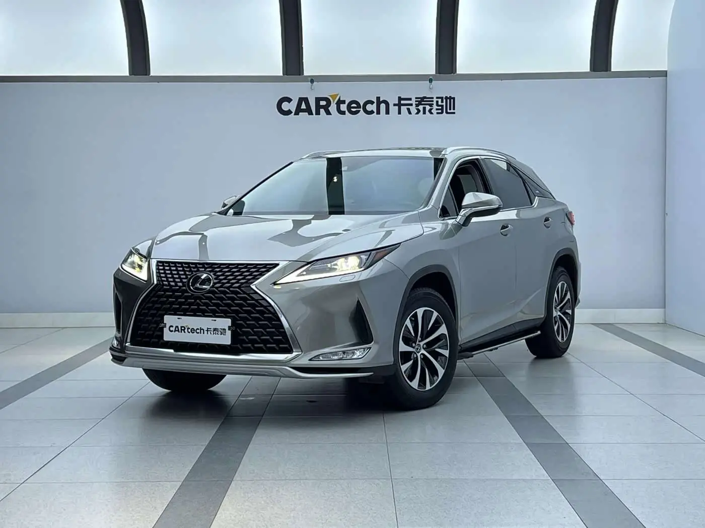 Lexus RX 2022 — Şəkil 1/9