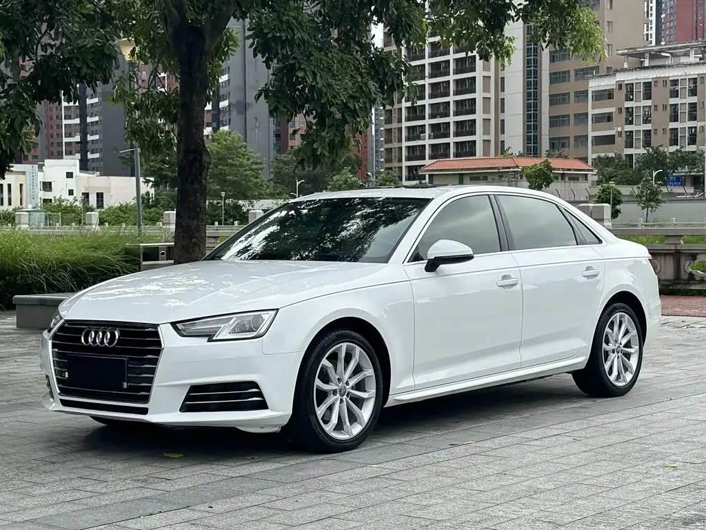 Audi A4L 2018 — Фото 2/20