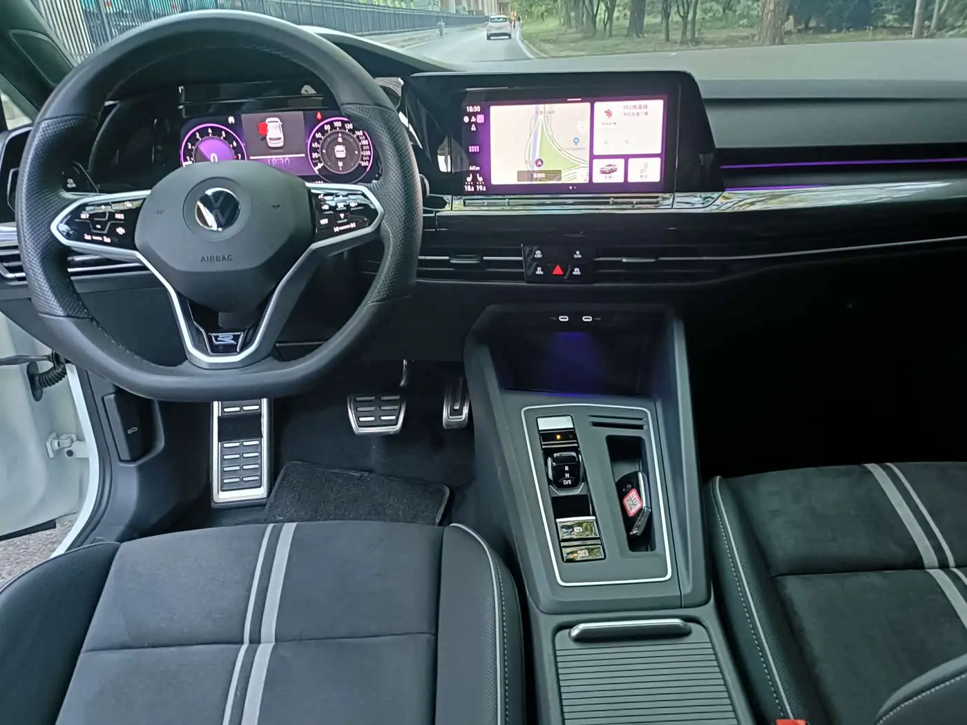 Volkswagen Golf 2024 — Photo 7/14