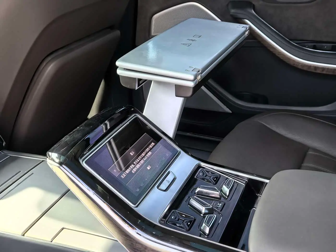 Audi A8 2021 — Şəkil 10/16