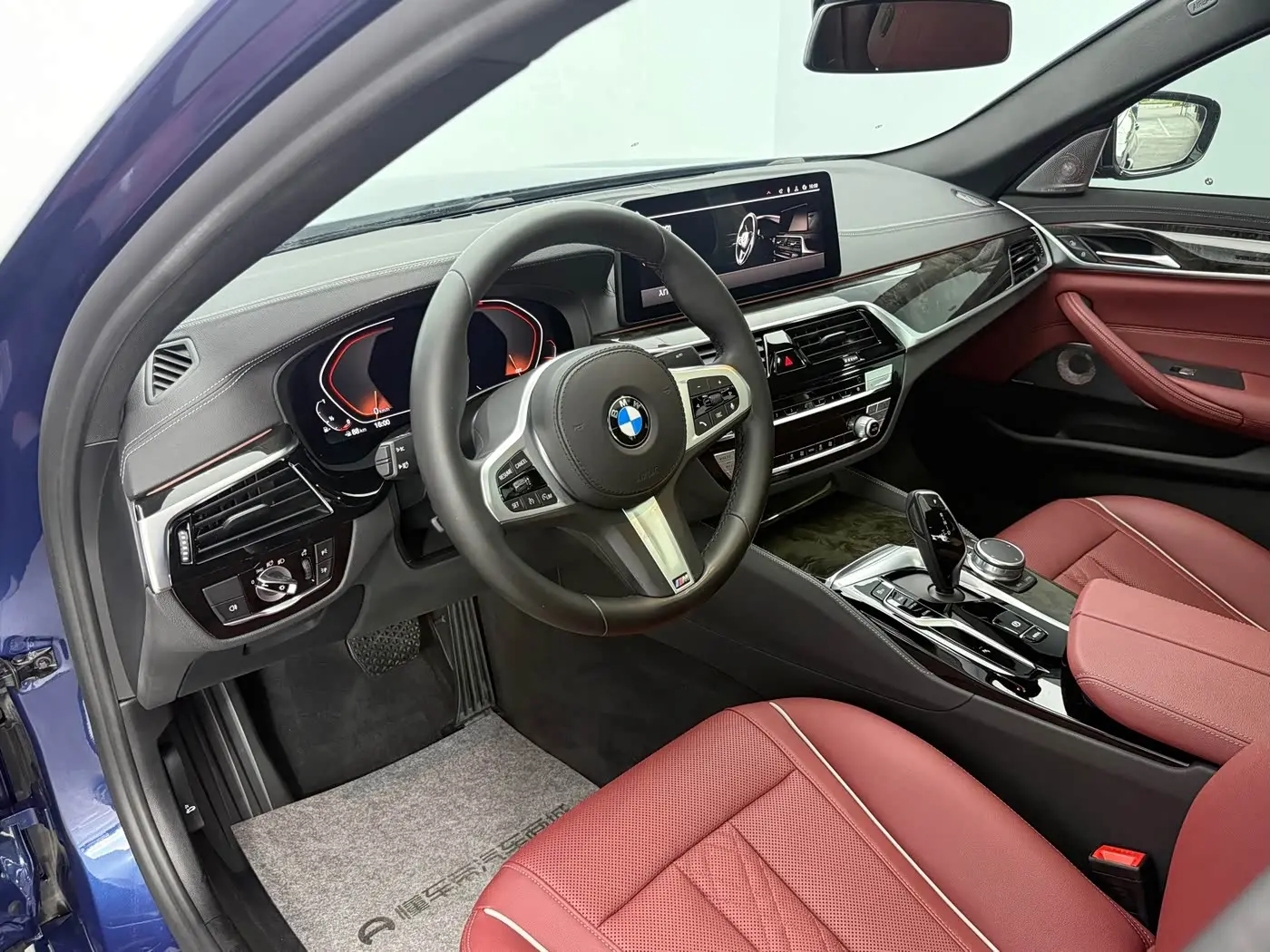 BMW 5 Series 2021 — Photo 14/16