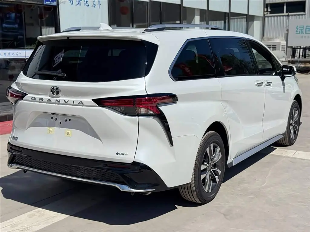 Toyota Granvia 2026 — Photo 6/14