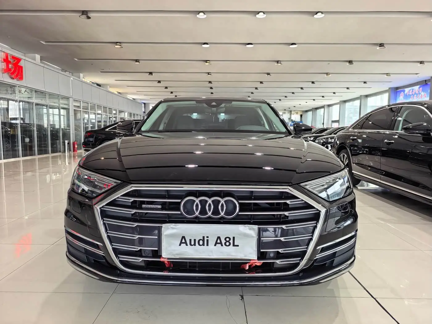 Audi A8 2022 — Фото 2/9