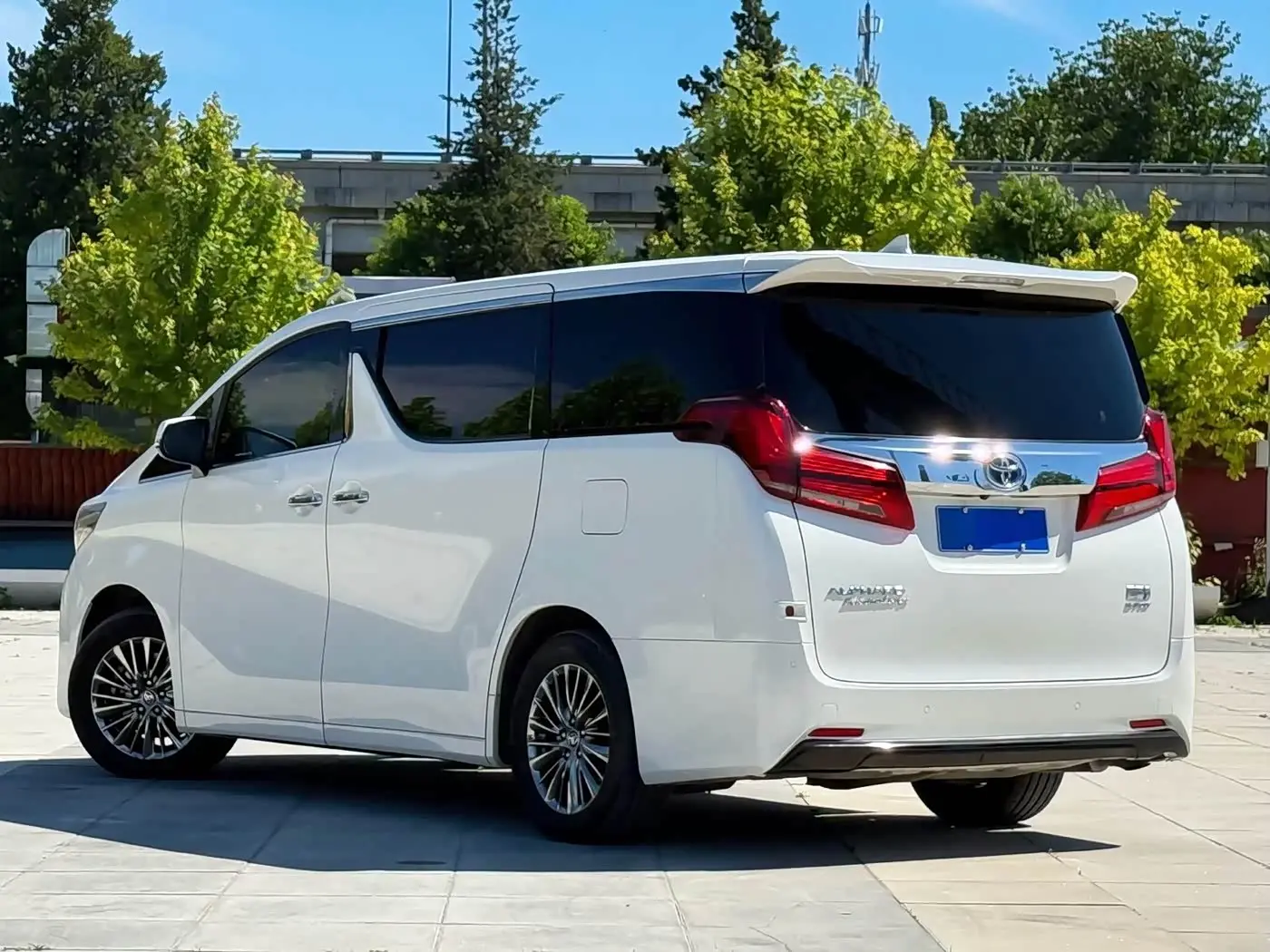 Toyota Alphard 2021 — Photo 4/17