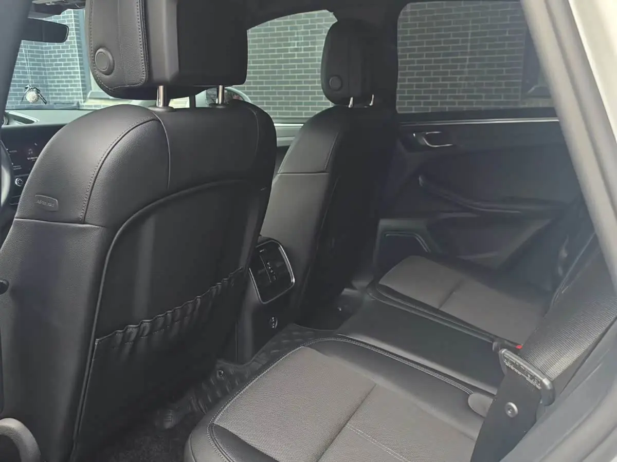 Porsche Macan 2025 — Photo 3/10