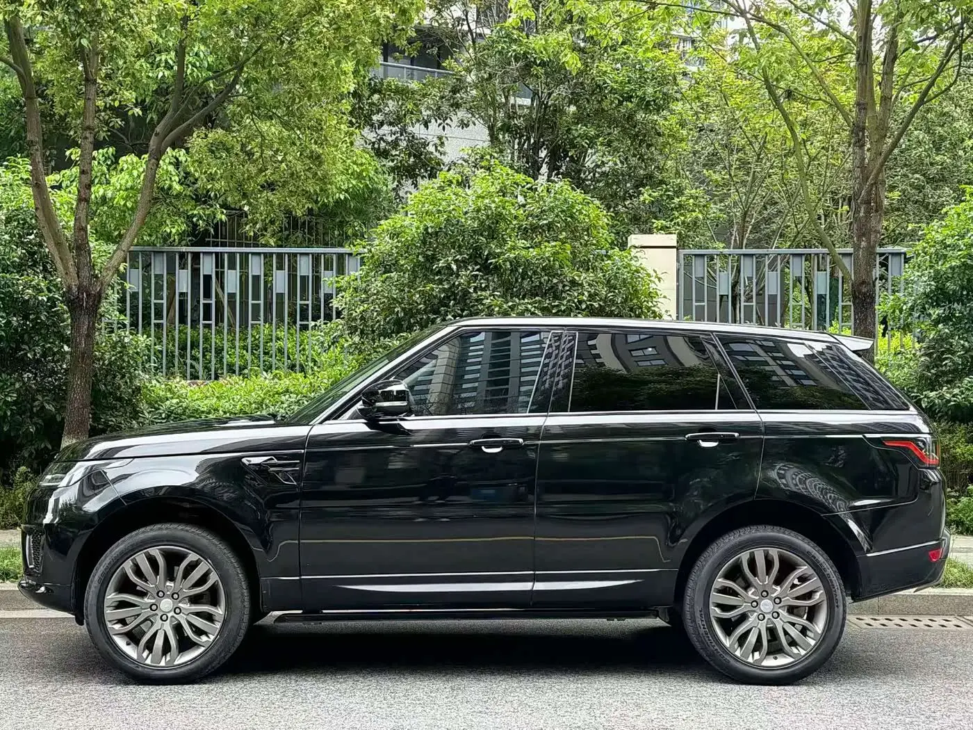 Land Rover Range Rover Sport 2018 — Photo 3/16