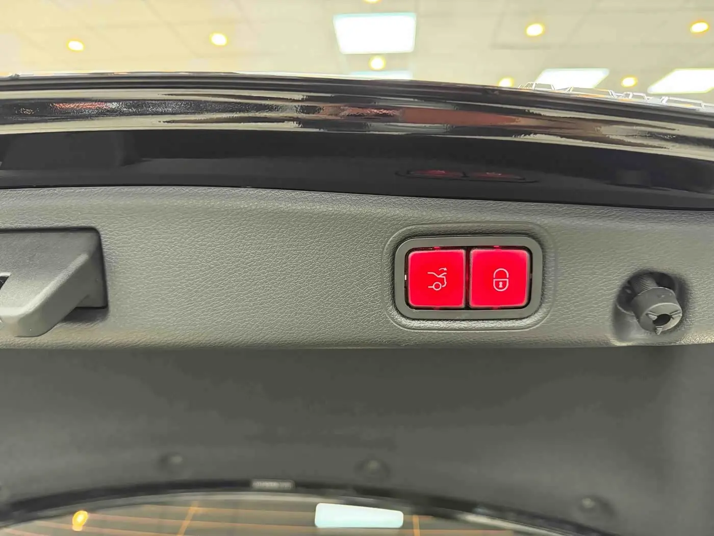 Mercedes-Benz E-Class 2021 — Photo 18/20