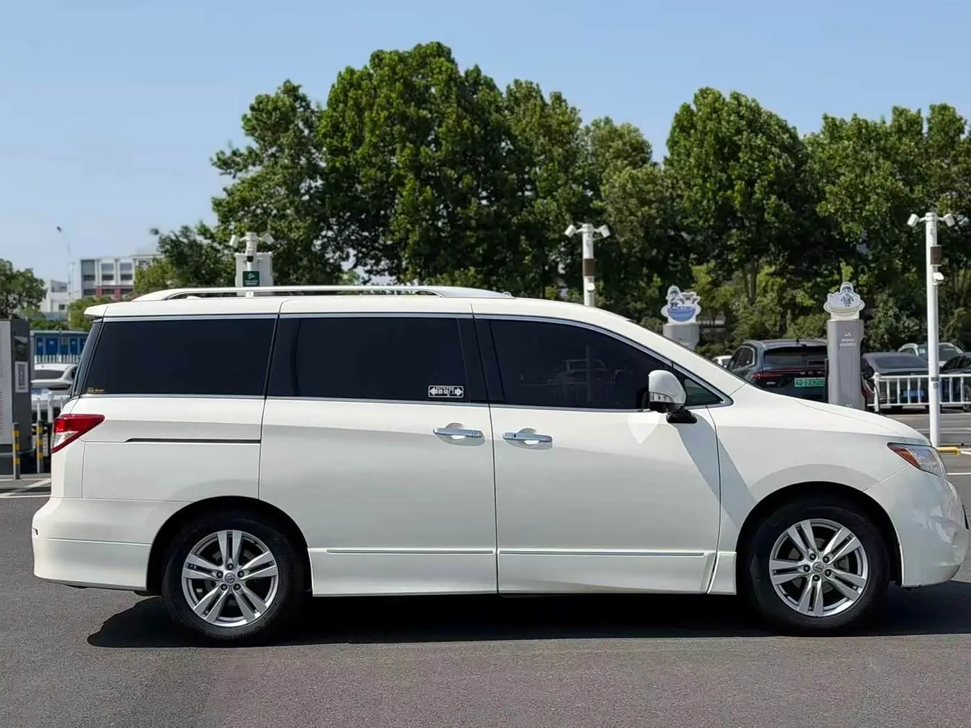 Nissan Quest 2018 — Фото 8/11