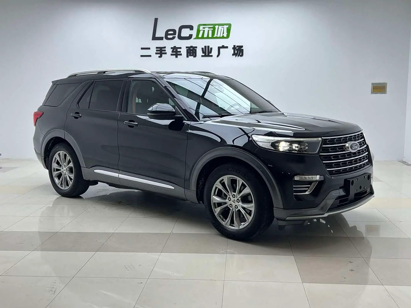 Ford Explorer 2021 — Фото 2/18