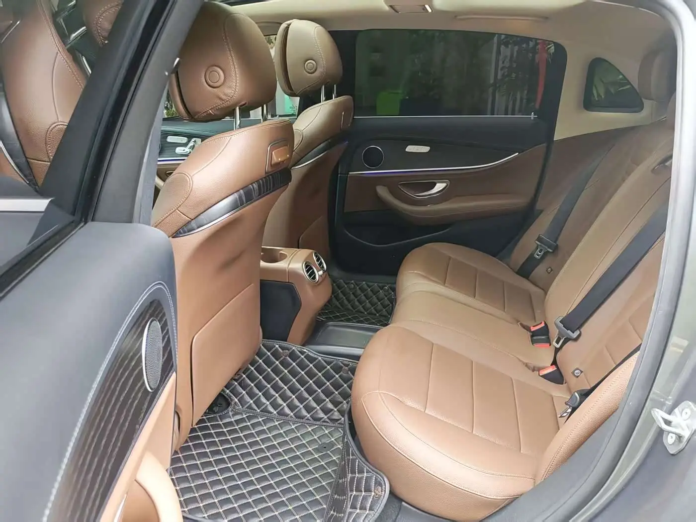 Mercedes-Benz E-Class 2019 — Photo 10/18