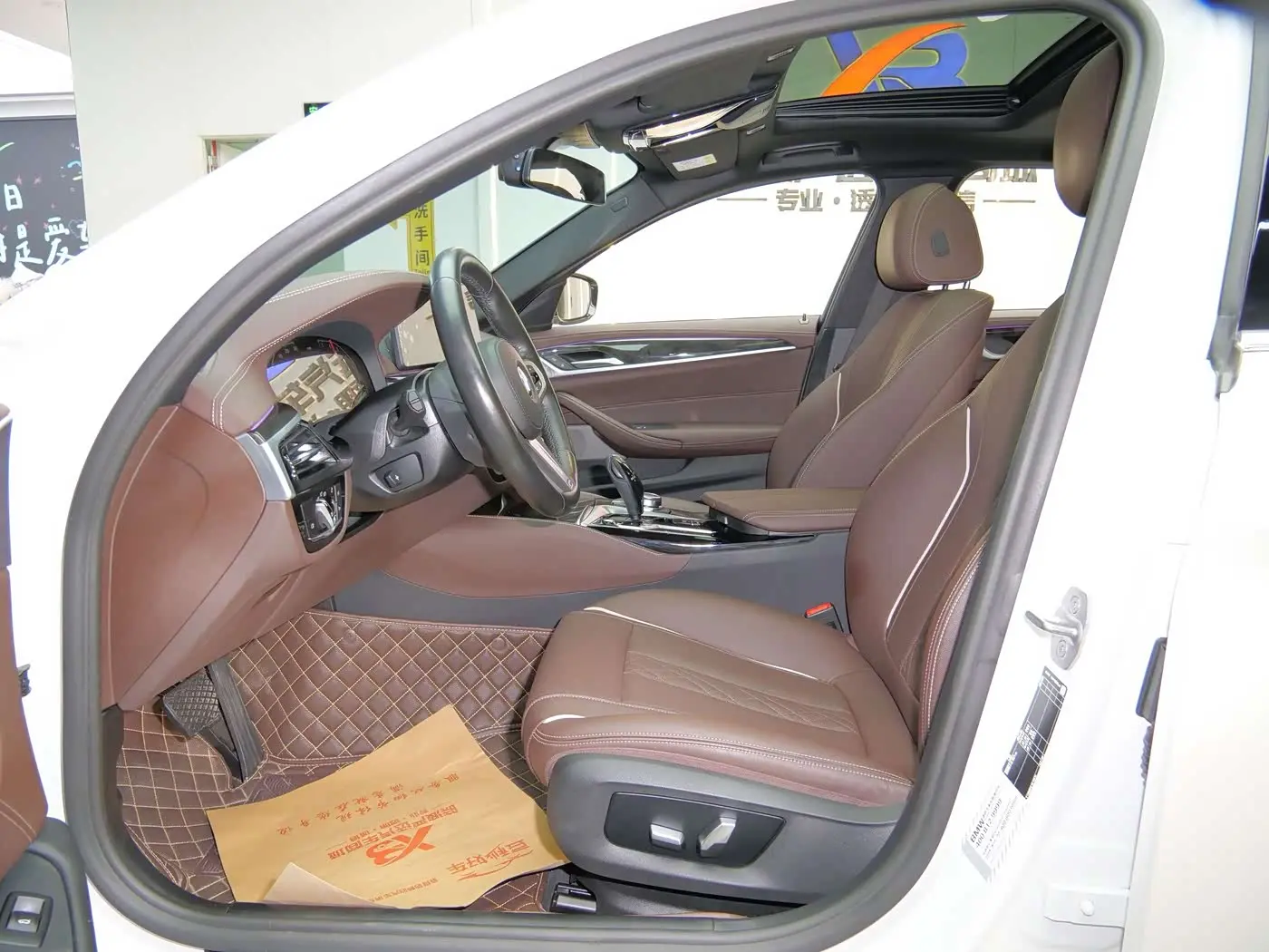 BMW 5 Series 2022 — Şəkil 9/20