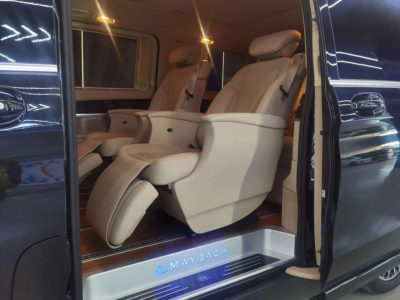 Mercedes-Benz V-Class 2019 — Фото 14/20