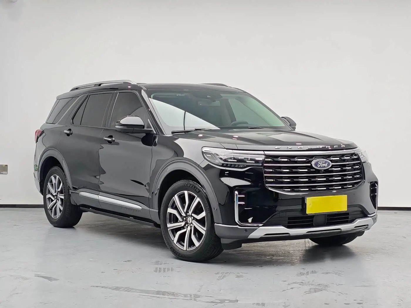 Ford Explorer 2024 — Фото 3/20