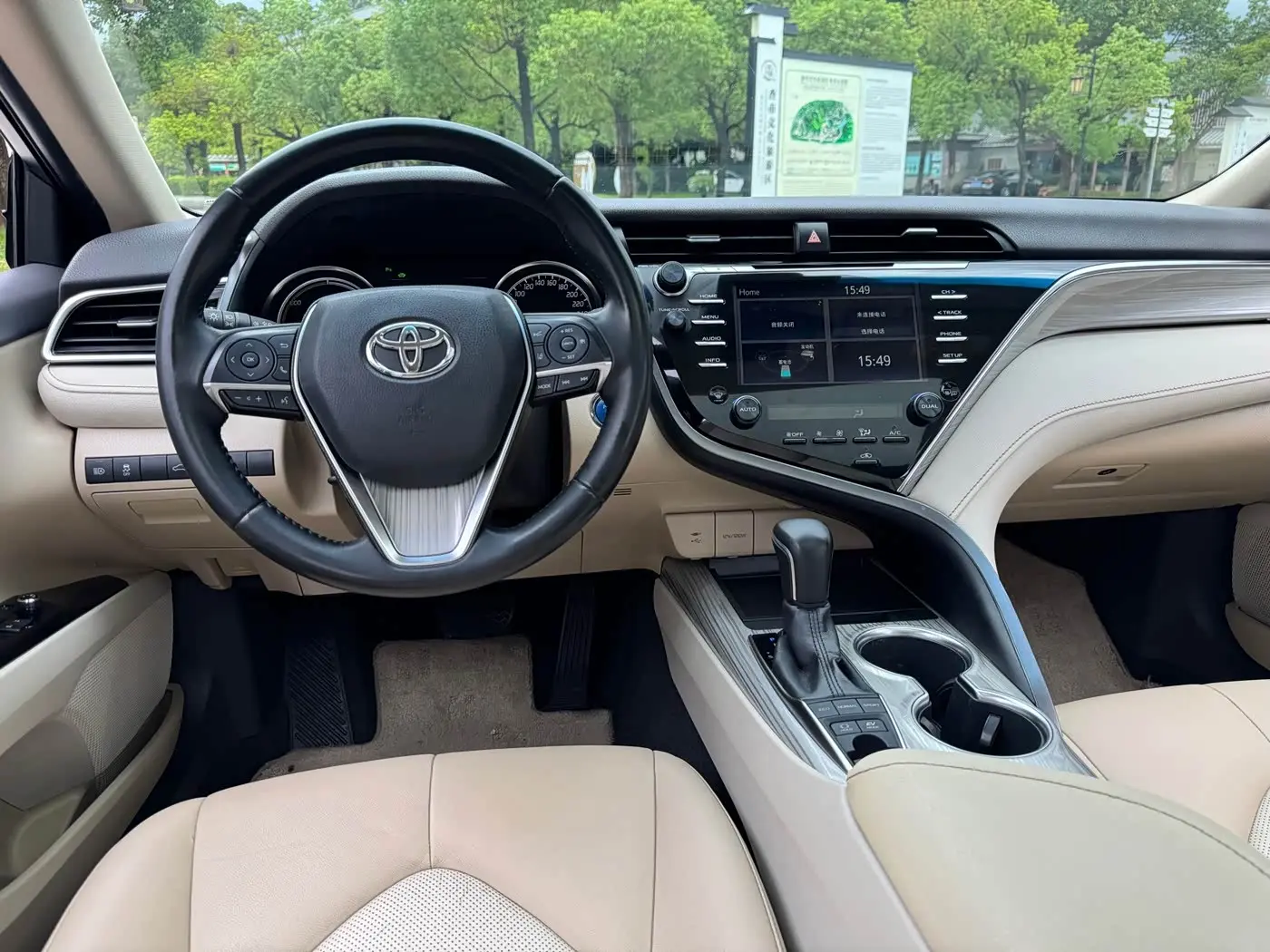 Toyota Camry 2019 — ფოტო 15/20