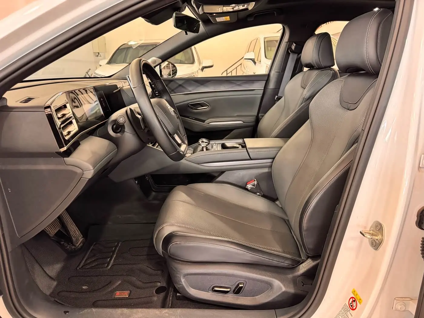 BYD Qin L 2025 — Photo 14/20