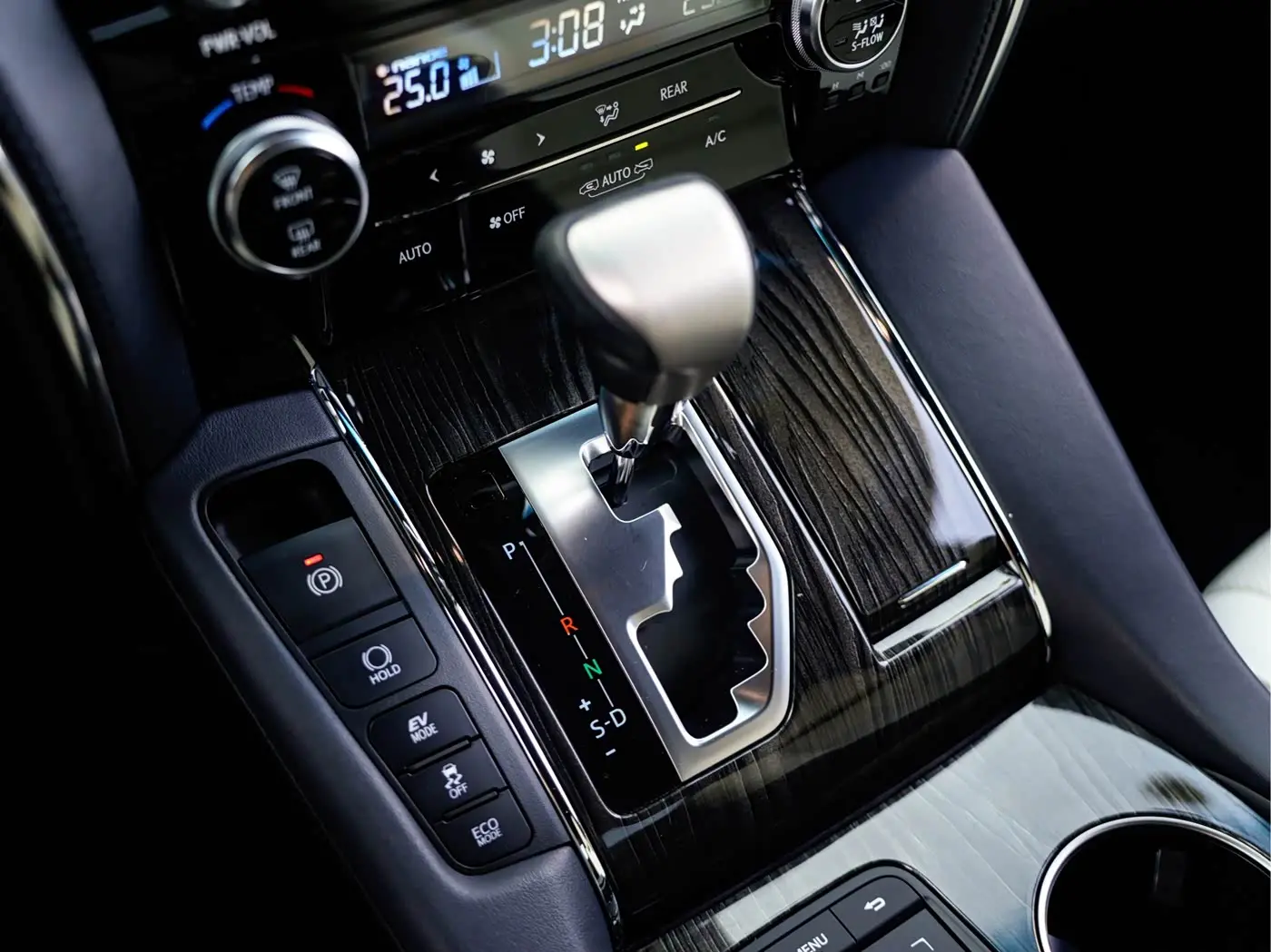 Lexus LM 2021 — Photo 20/20