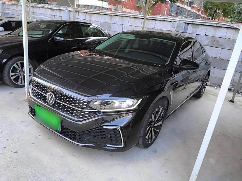 Volkswagen Passat 2023 — Photo 1/19