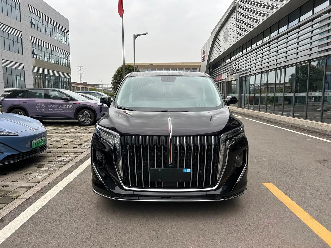 Hongqi HQ9 PHEV 2024 — Фото 2/16