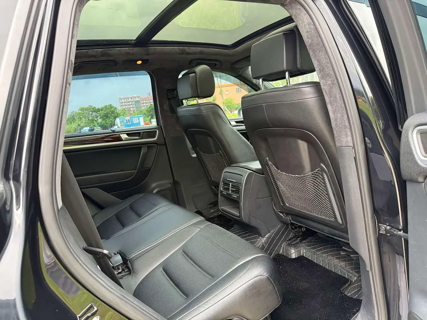 Volkswagen Touareg 2012 — Photo 12/20