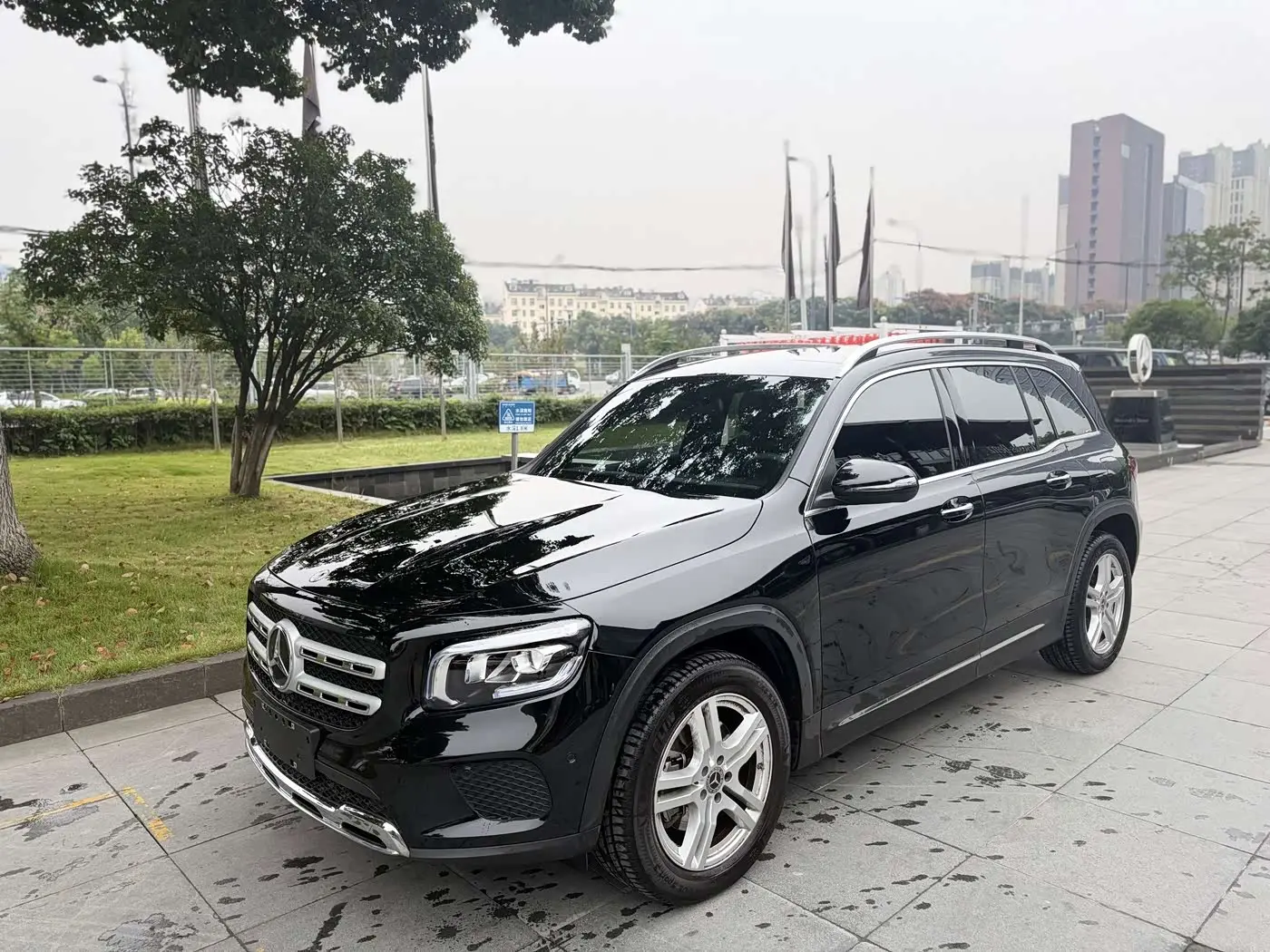 Mercedes-Benz GLB 2023 — Фото 1/17