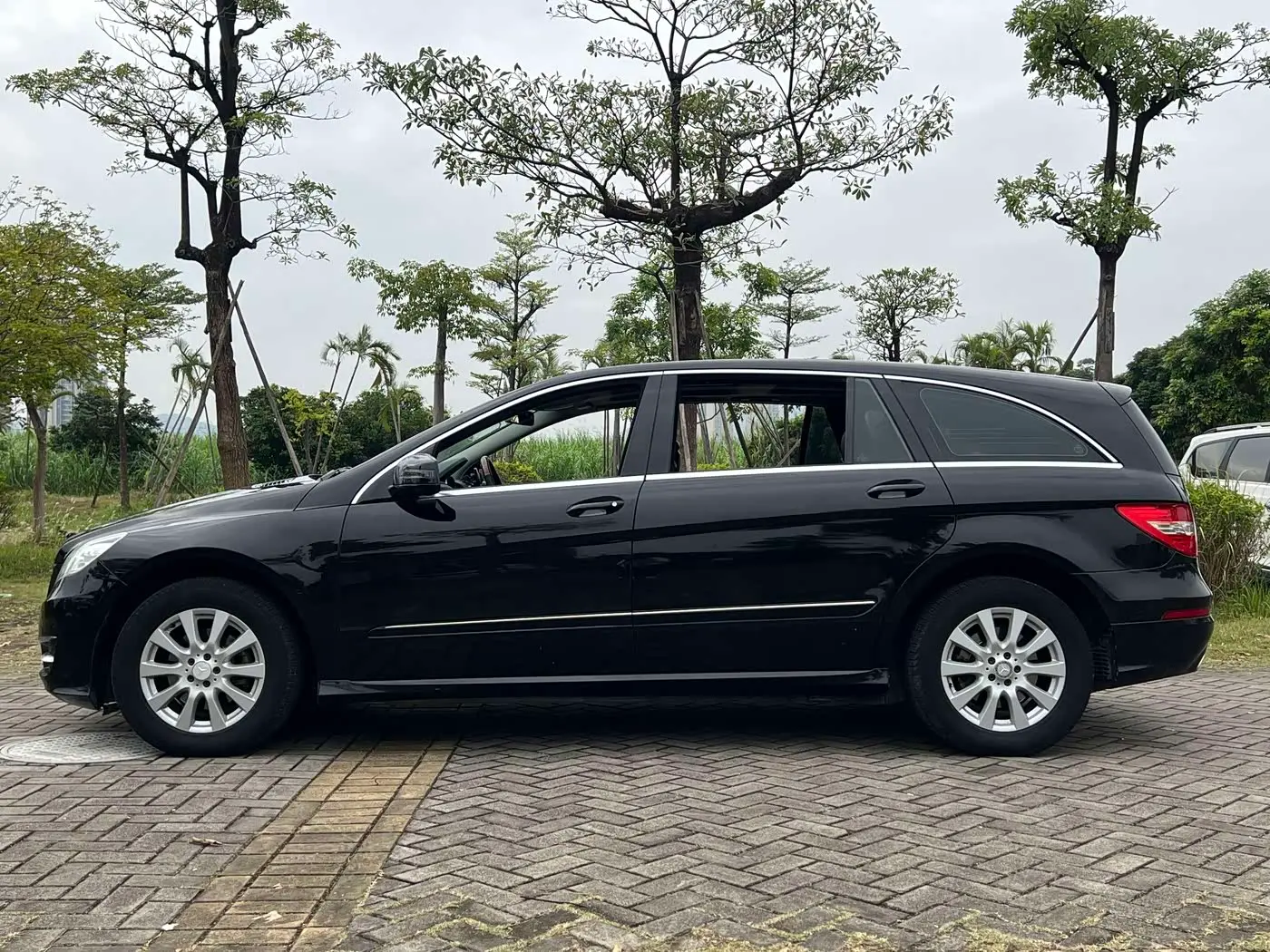 Mercedes-Benz R-Class 2016 — Photo 8/16