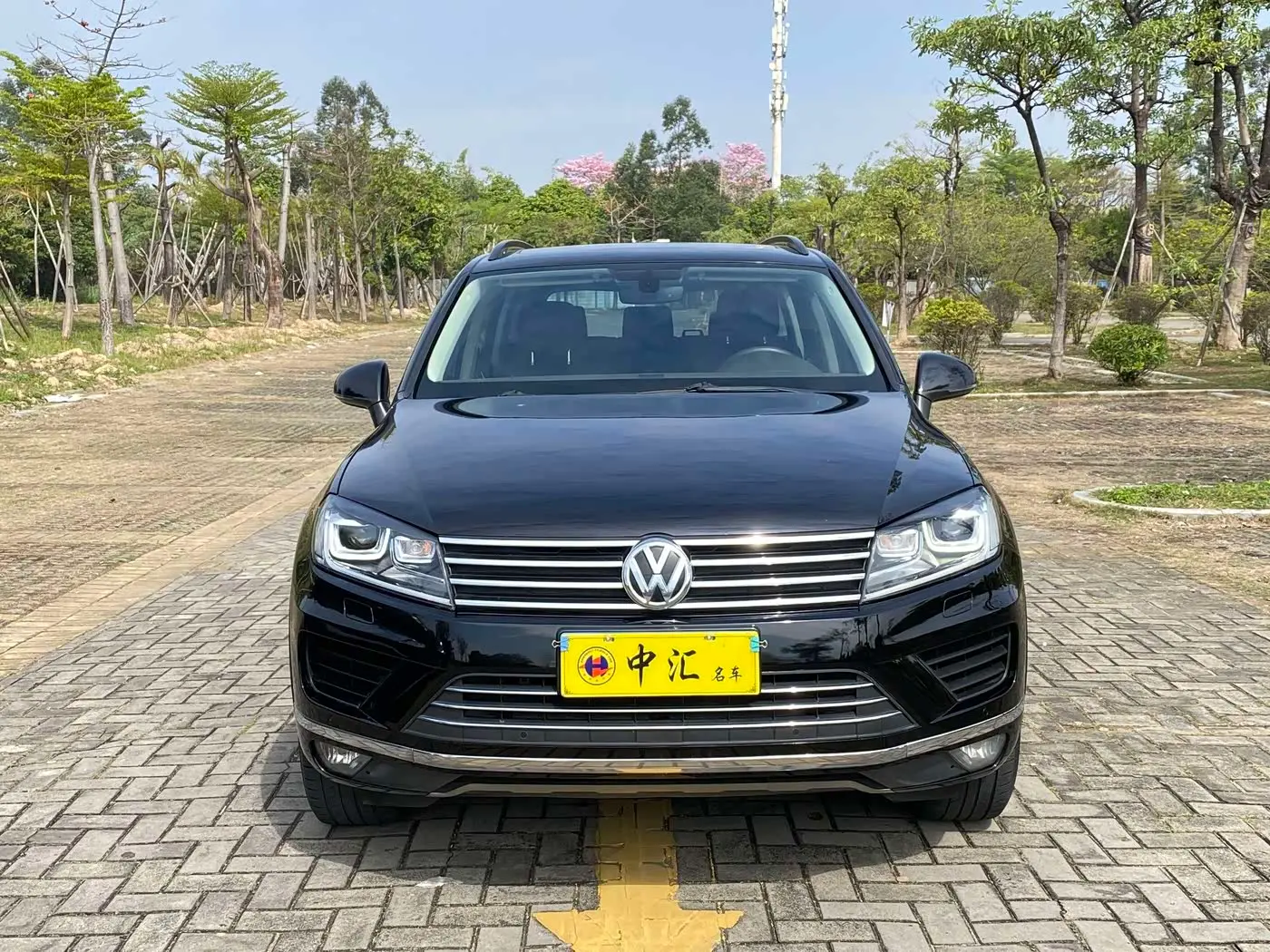 Volkswagen Touareg 2017 — Photo 2/18