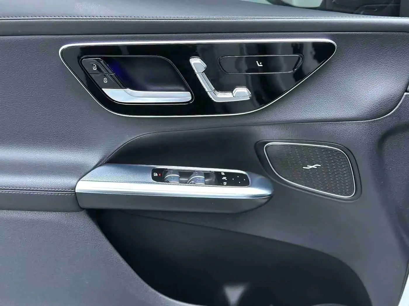 Mercedes-Benz GLC 2023 — Фото 5/11
