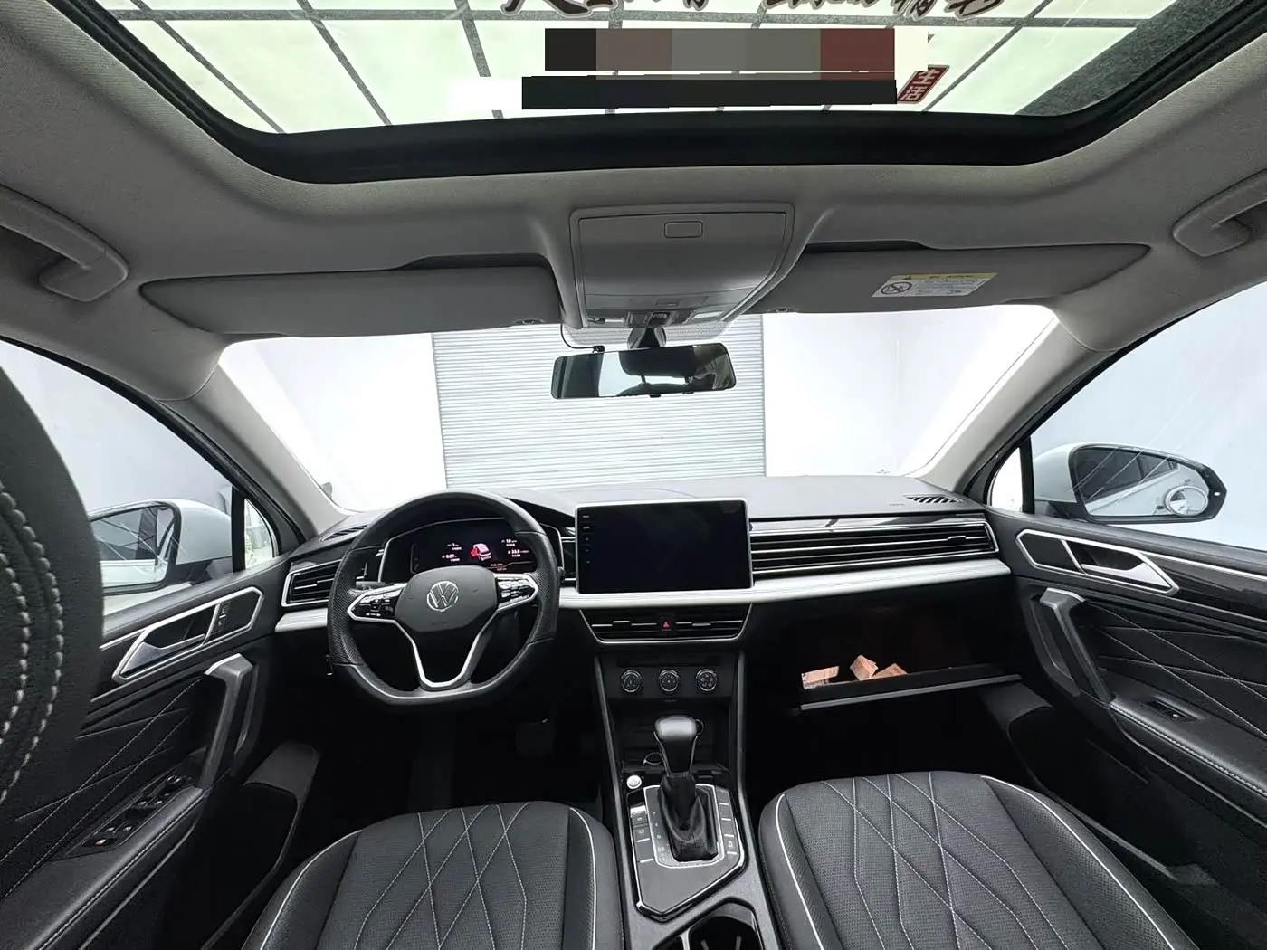 Volkswagen Tiguan L 2022 — Photo 10/18