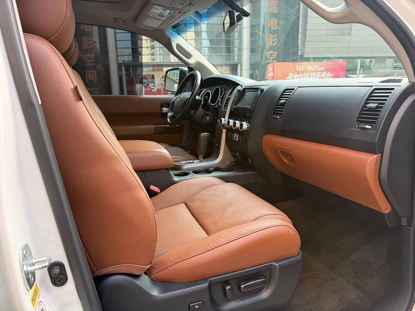 Toyota Sequoia 2012 — Photo 20/20