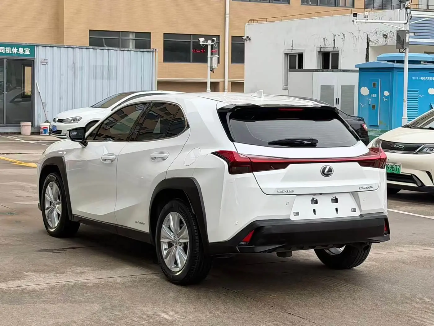 Lexus UX 2021 — Photo 8/9
