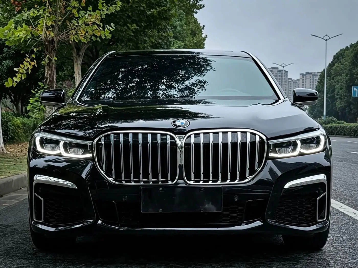 BMW 7 Series 2018 — Photo 2/18