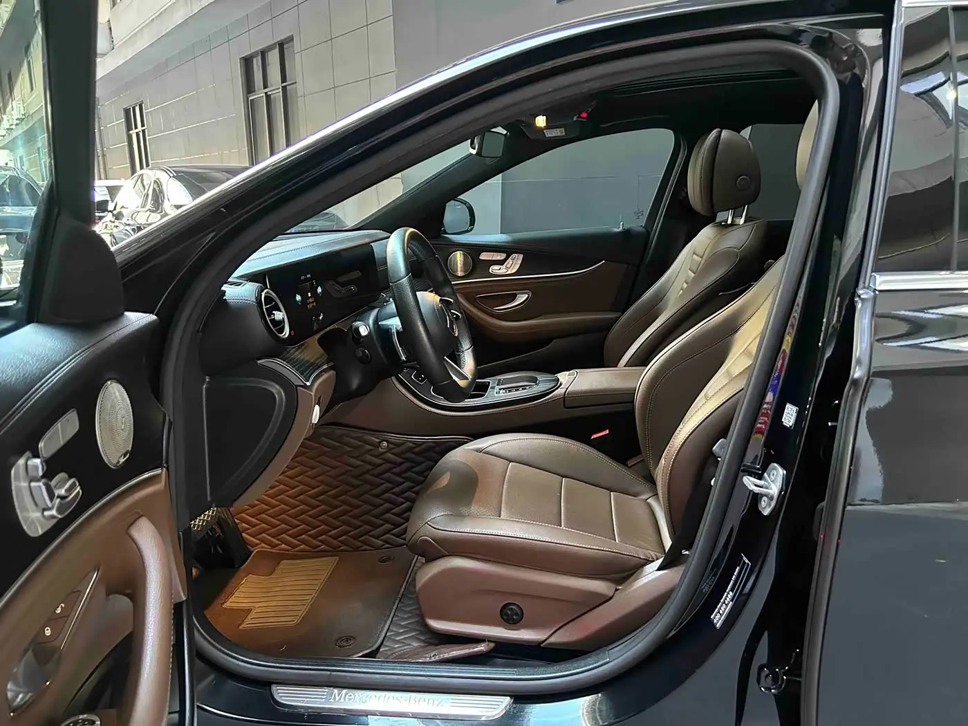 Mercedes-Benz E-Class 2021 — Фото 11/20