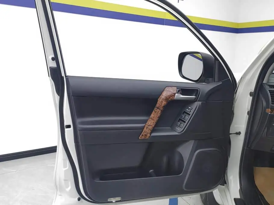 Toyota Prado 2019 — Photo 7/16
