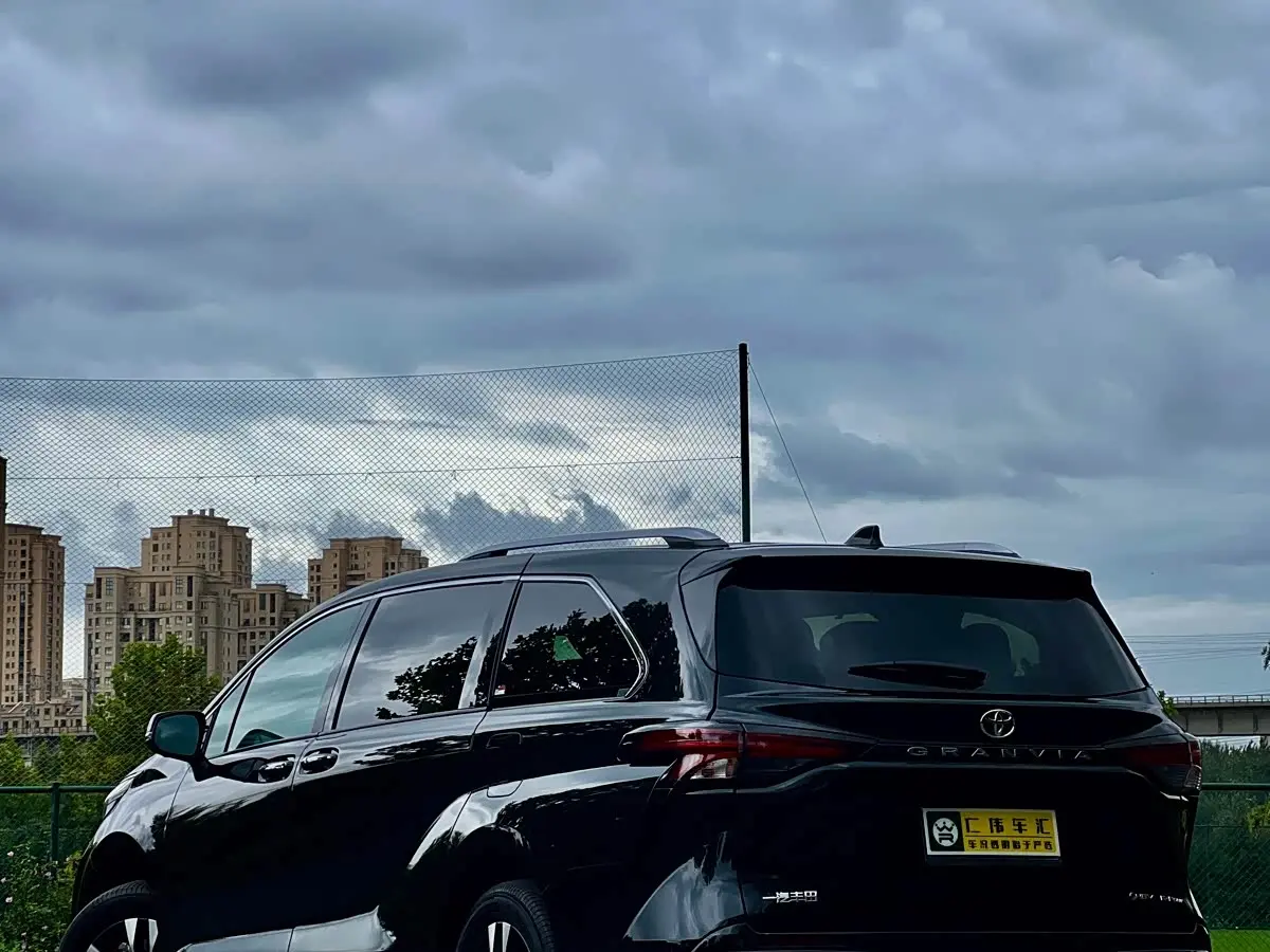 Toyota Granvia 2025 — Photo 6/14