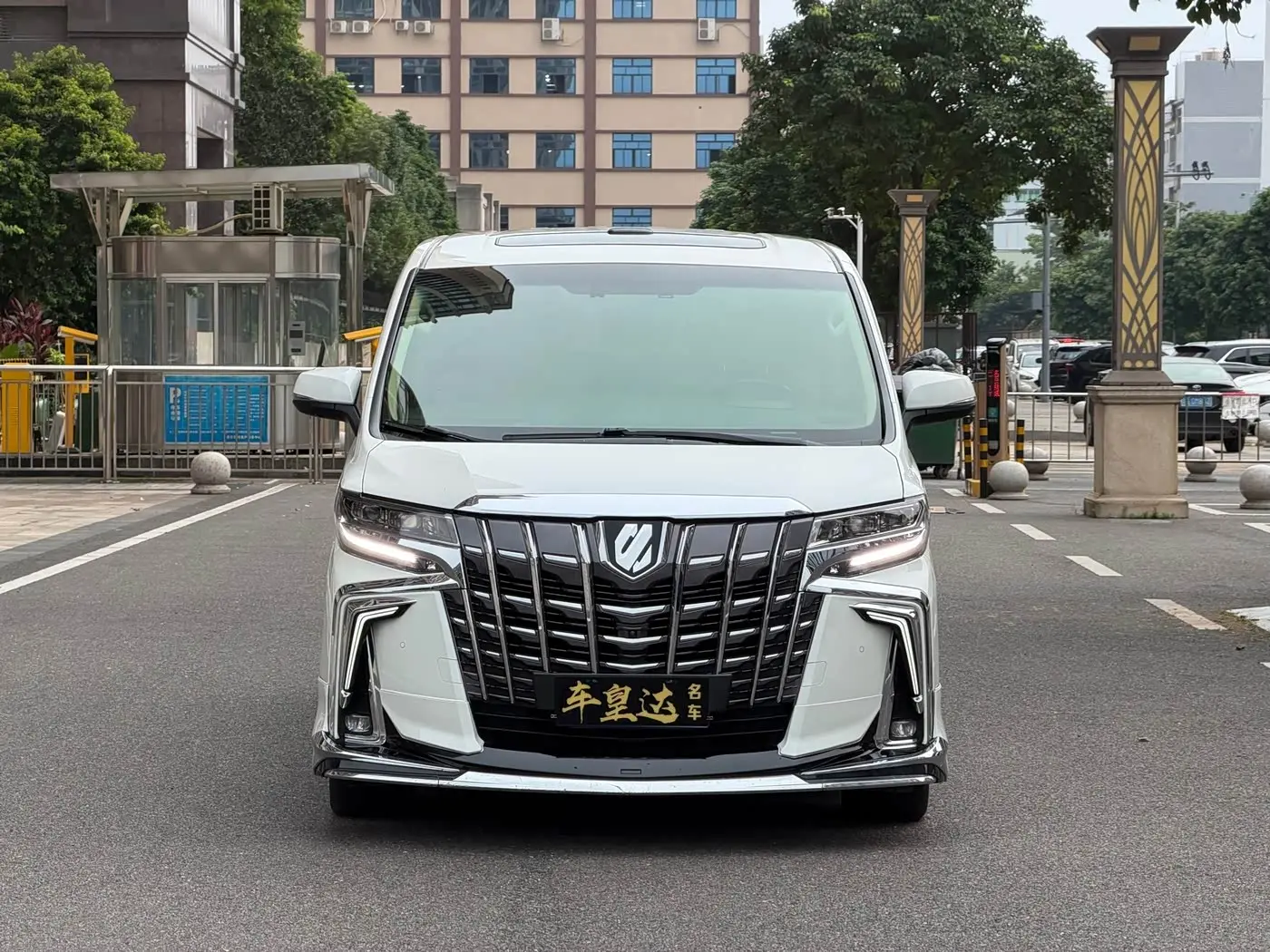 Toyota Alphard 2019 — Фото 2/20