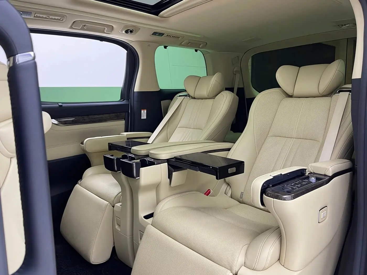 Toyota Alphard 2020 — Photo 7/11