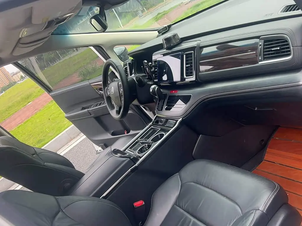 Honda Elysion 2019 — Photo 12/20