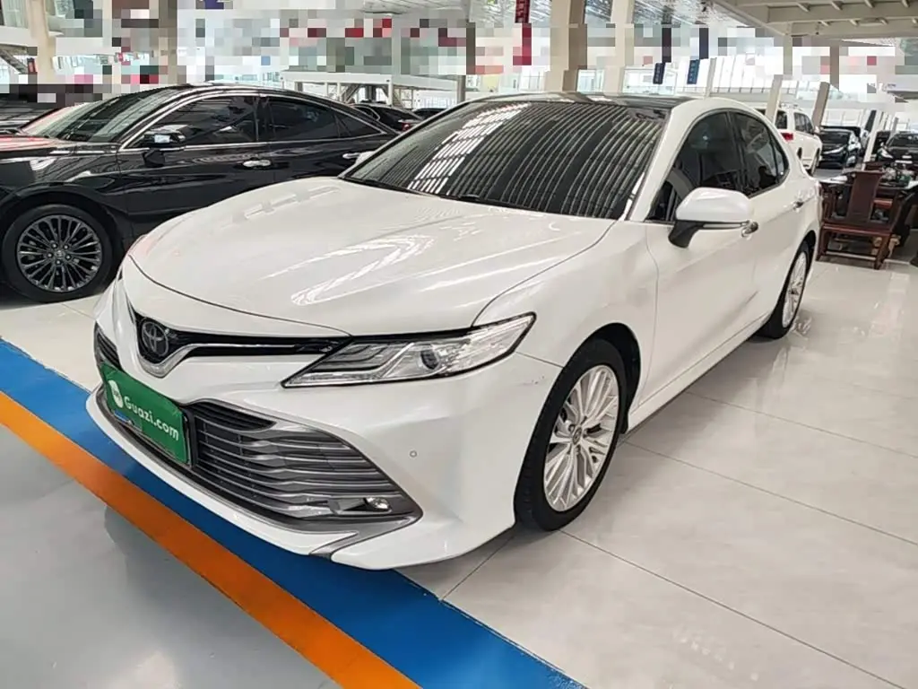 Toyota Camry 2020 — Фото 1/19