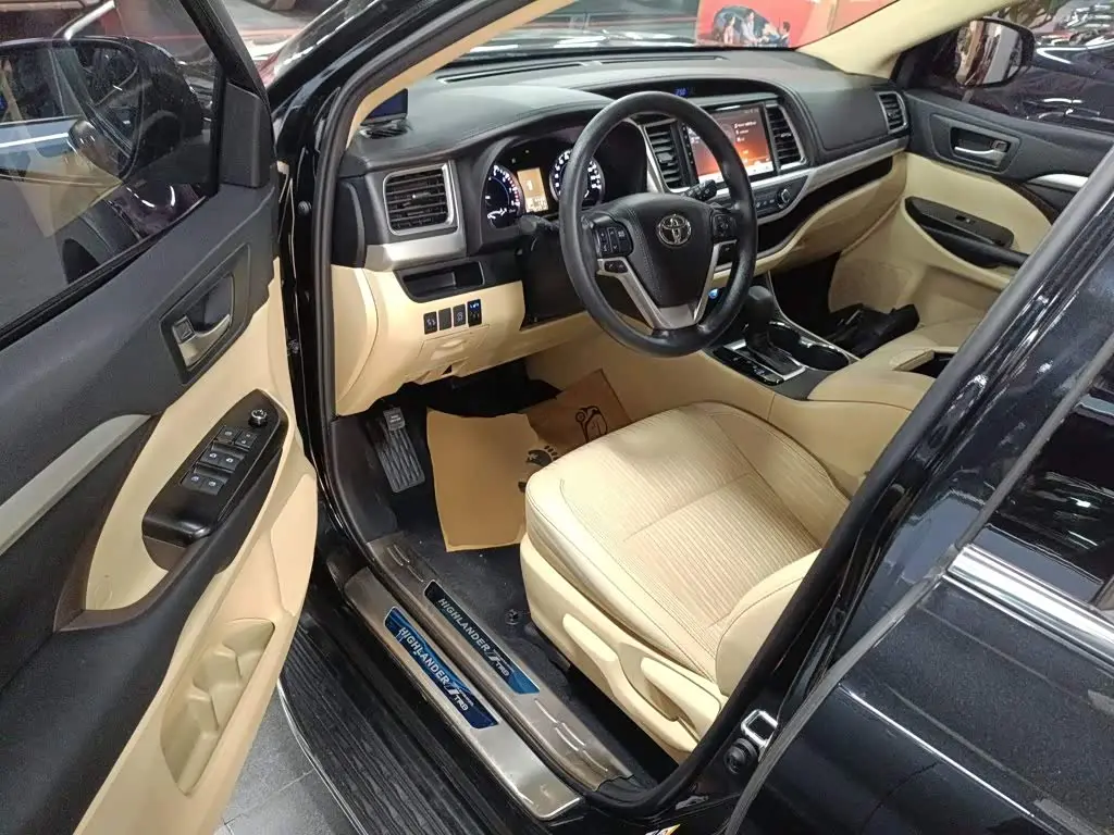 Toyota Highlander 2019 — Фото 12/20