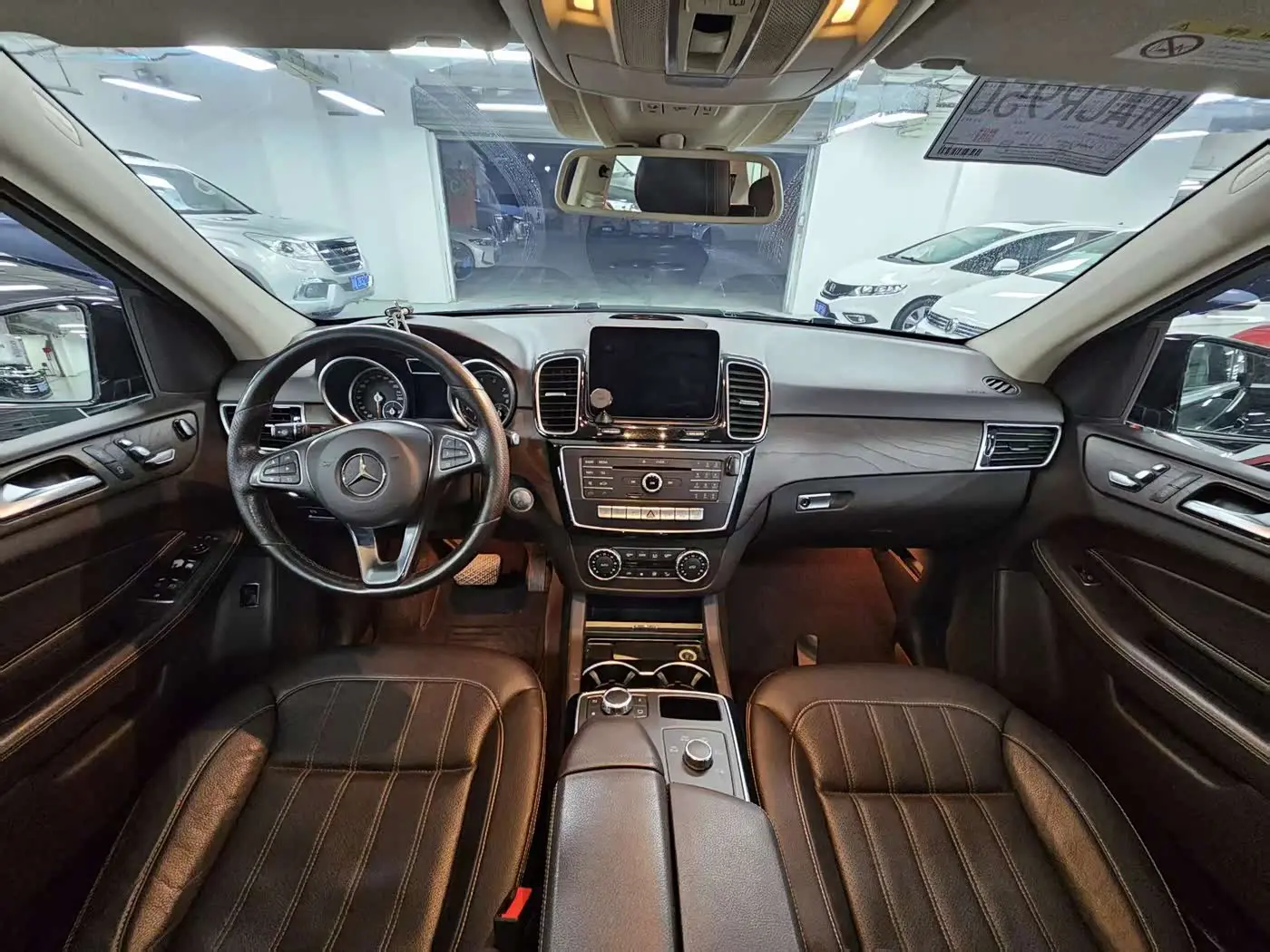 Mercedes-Benz GLE 2016 — Фото 4/17