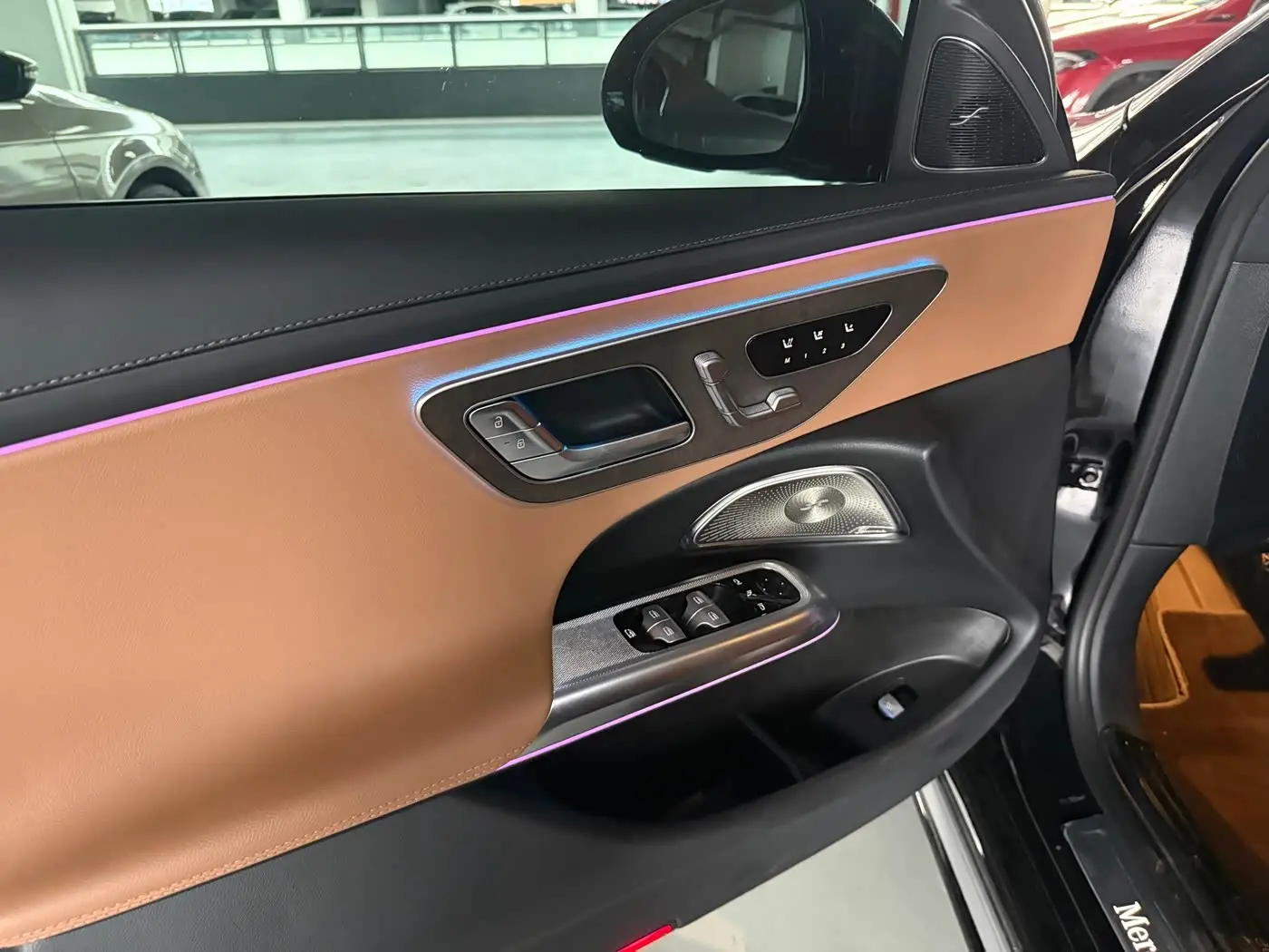 Mercedes-Benz E-Class 2025 — Photo 4/18