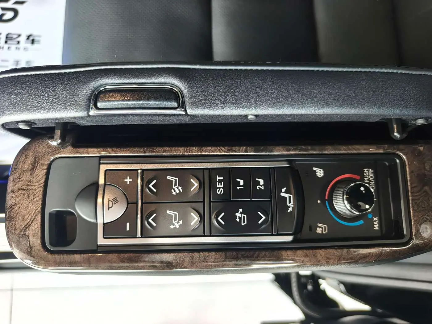 Toyota Alphard 2018 — Photo 15/20