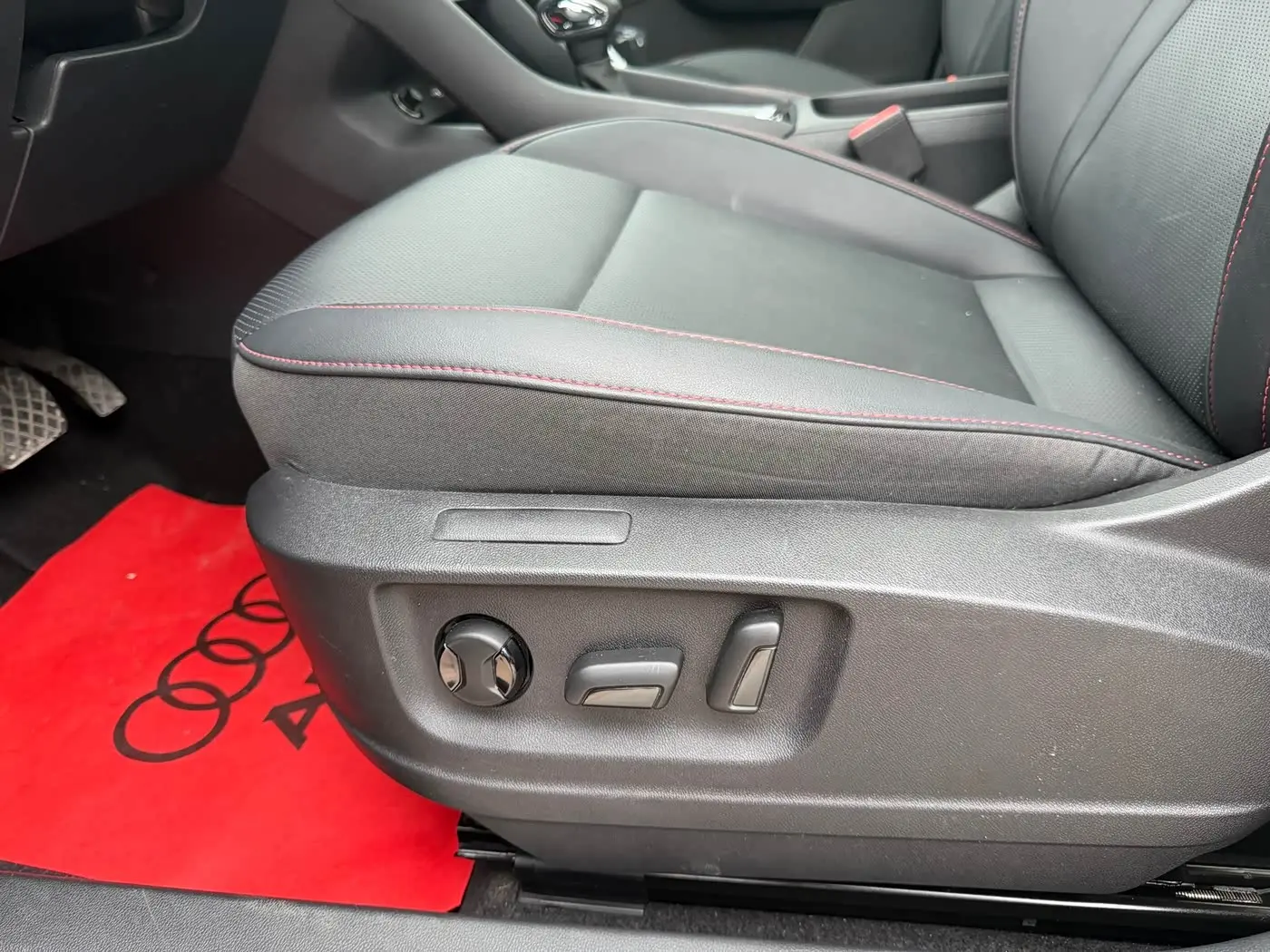 Škoda Karoq 2023 — Photo 19/20
