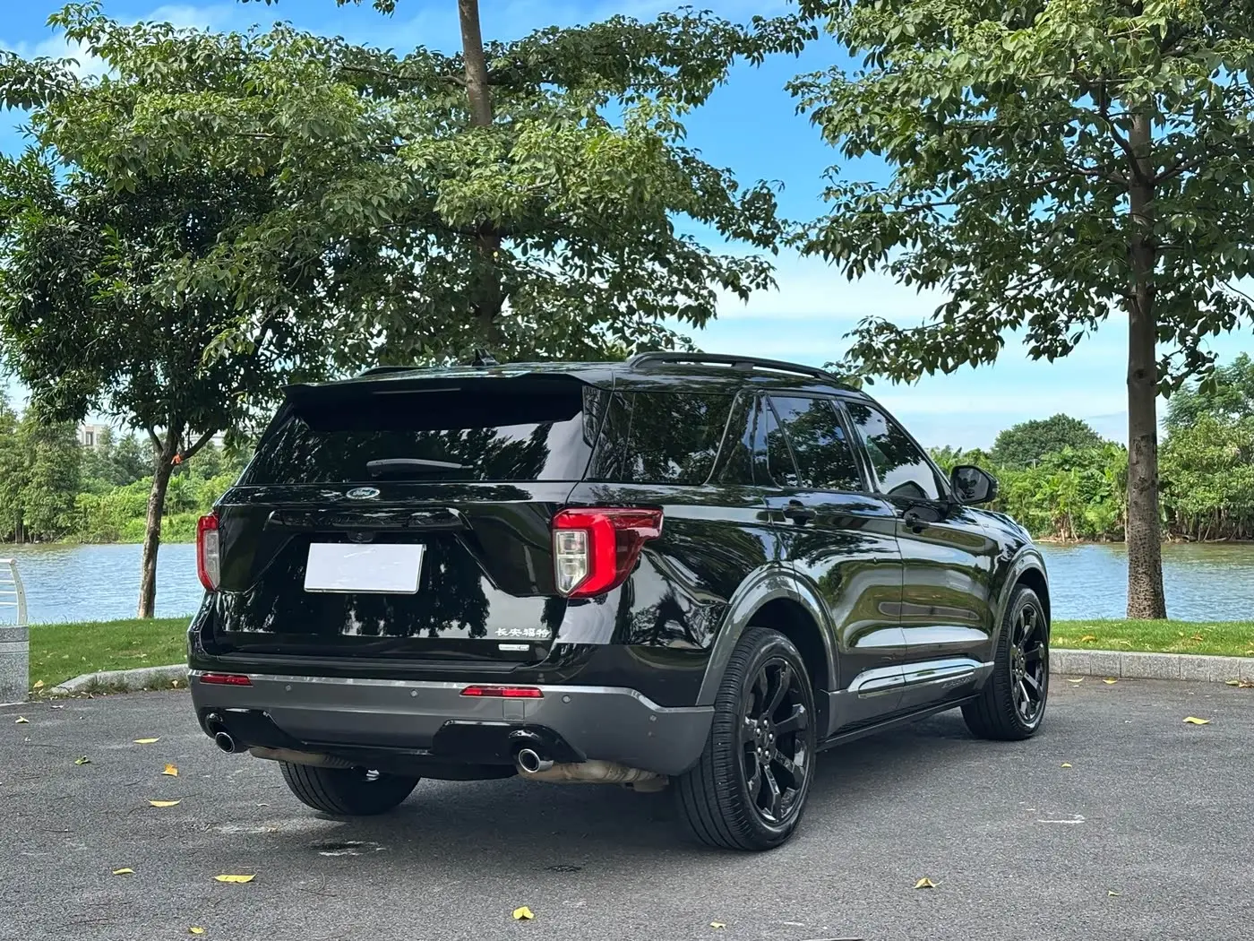 Ford Explorer 2021 — Photo 8/20